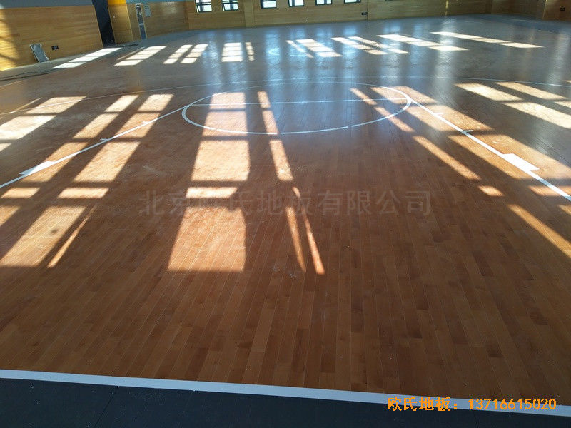 武漢廣阜屯小學(xué)清江錦城分校籃球館運動地板施工案例5